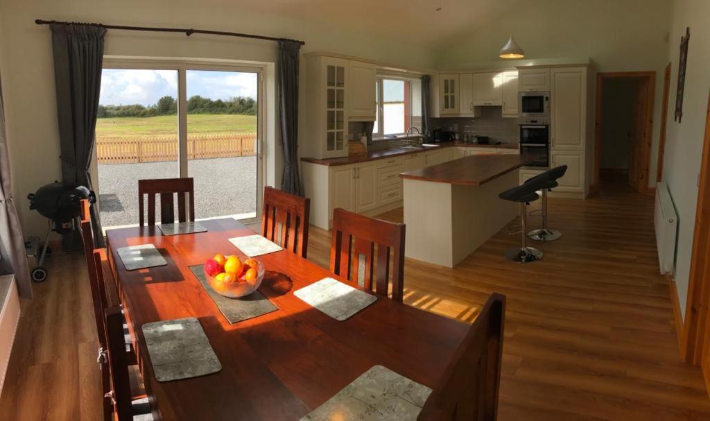 Joes Cottage Droíchead an Chláir エクステリア 写真